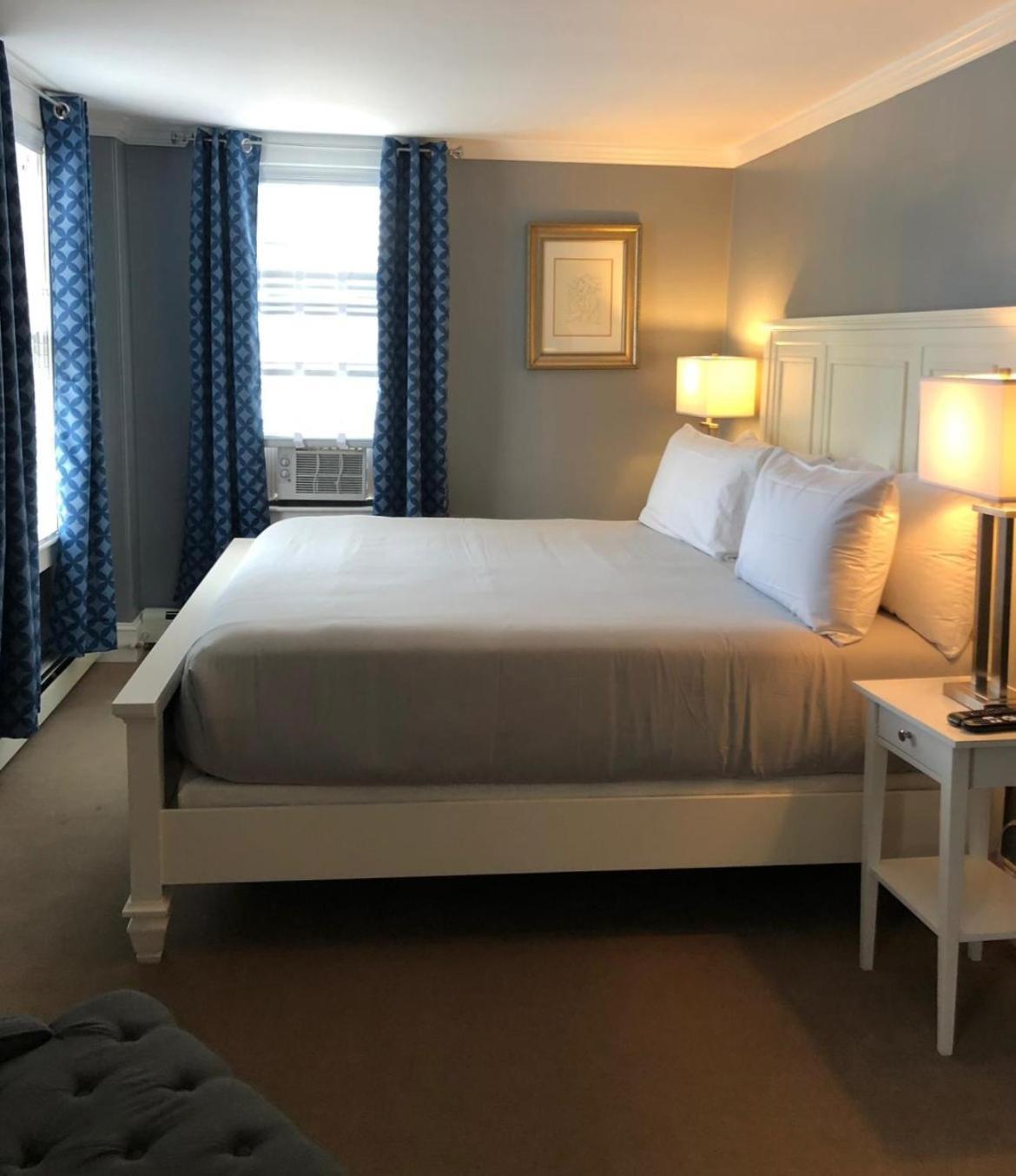 Deluxe King Suite