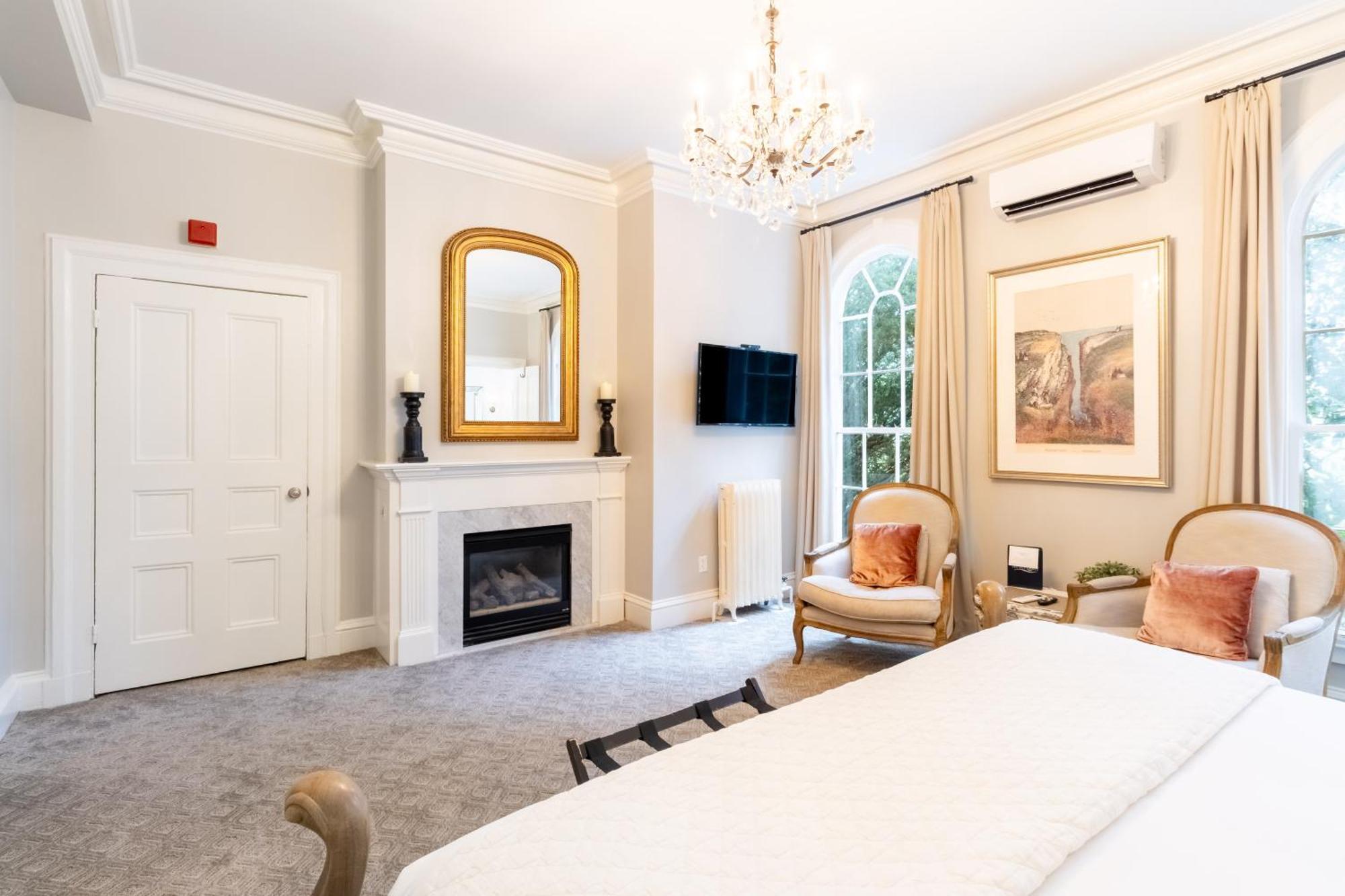 Room 2 – King Room