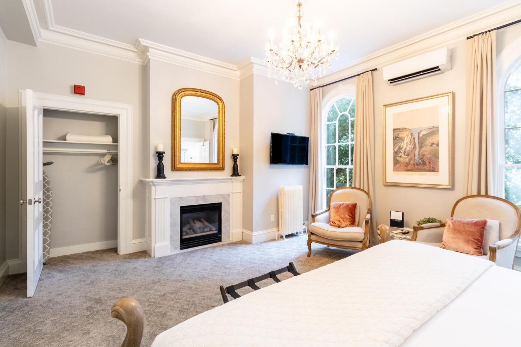 Room 2 – King Room
