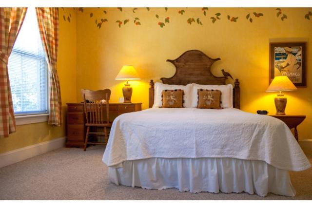 Standard Queen Room