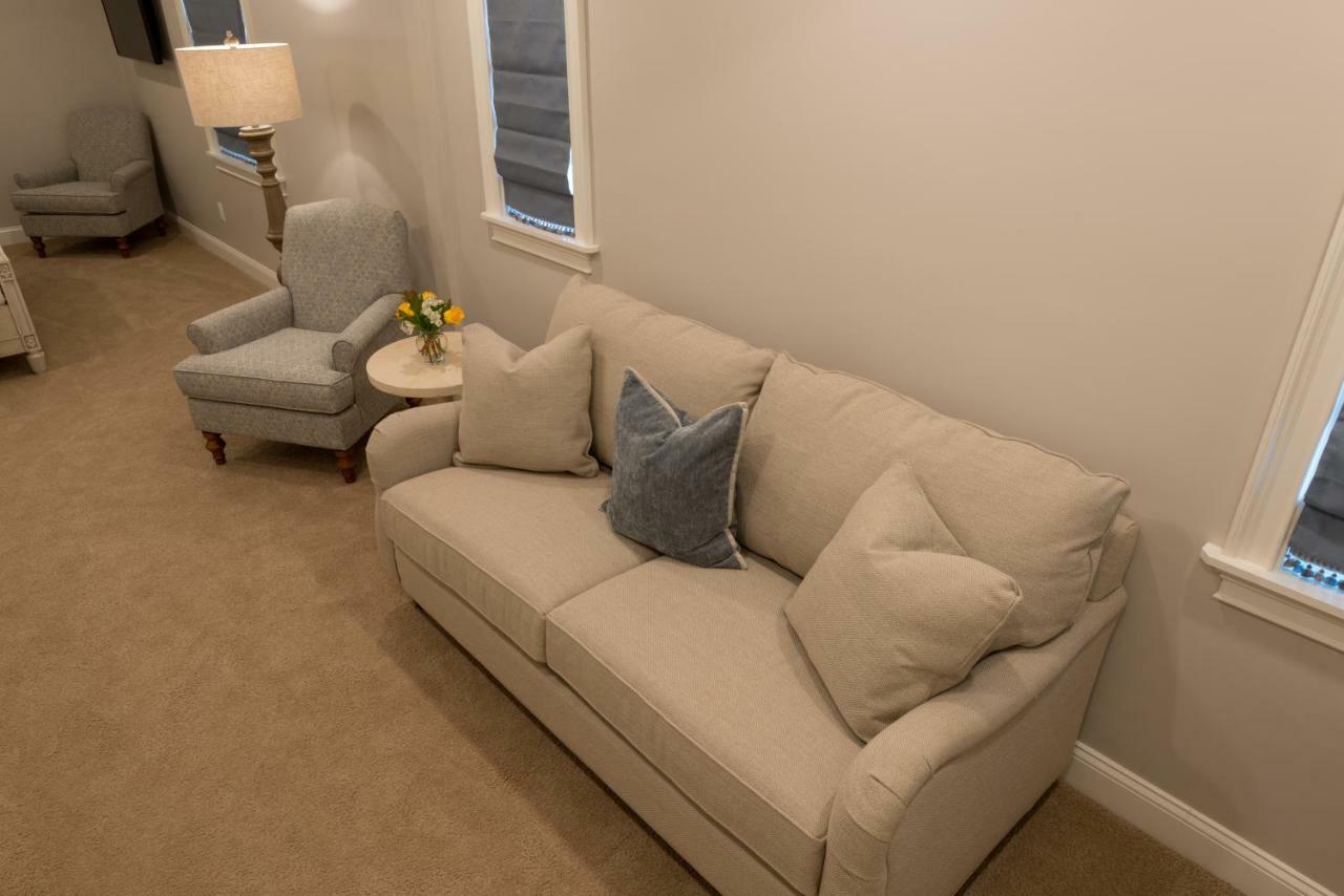 Room 11 – King Room Sofa Bed