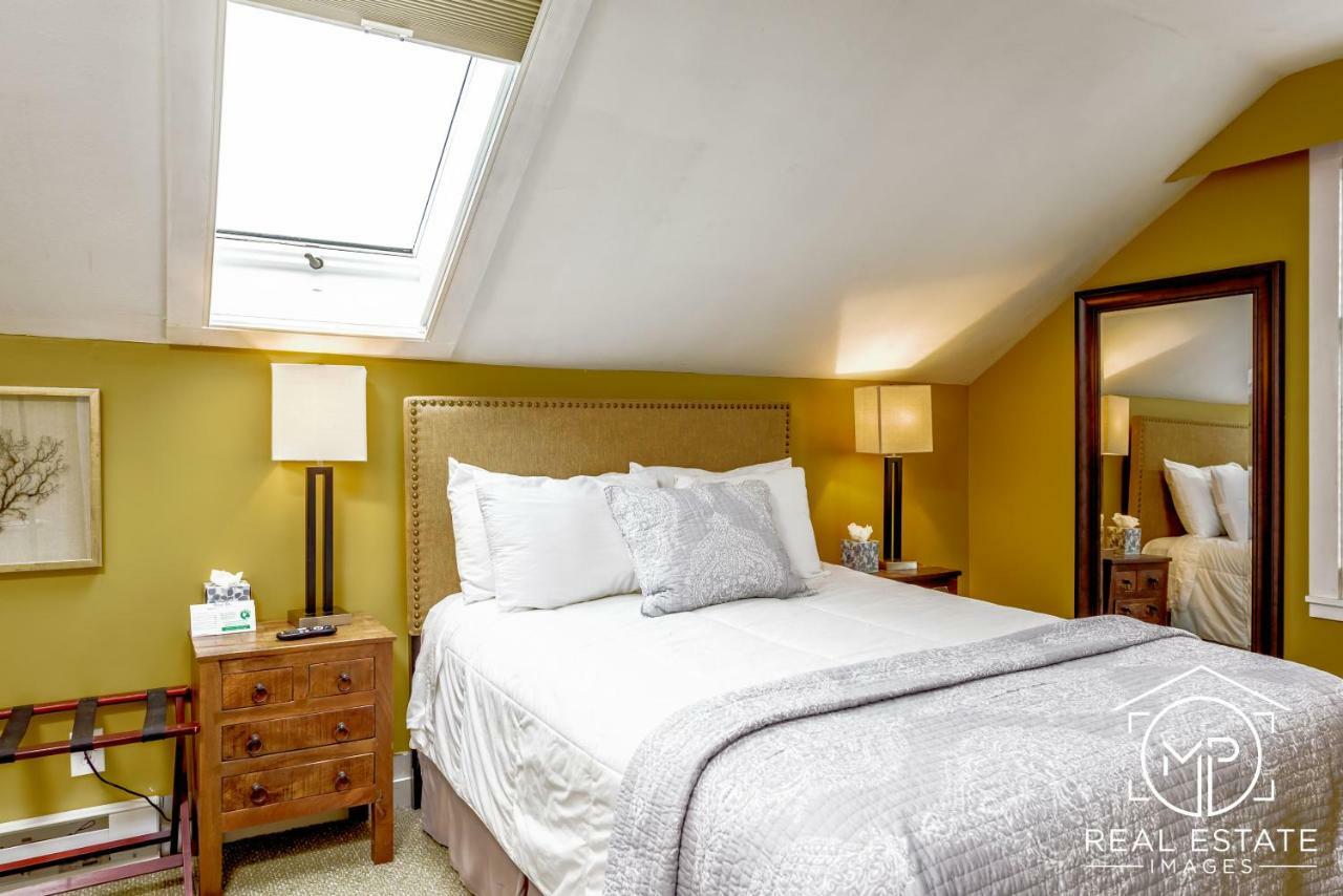 Room 16 Alberta Apartment 2 Queen Bedrooms