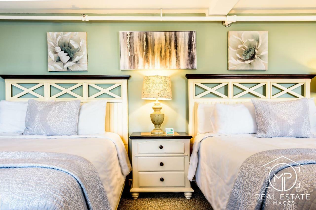 Room 3 - Lilac Room - Two Queen Beds,831610436:JPEG