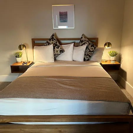 Entire Modern 7 Unit 7 Bath Boutique Inn-3