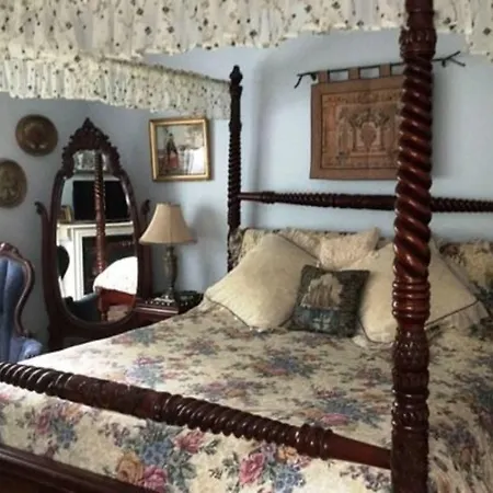 Armistead Cottage Bed & Breakfast-2